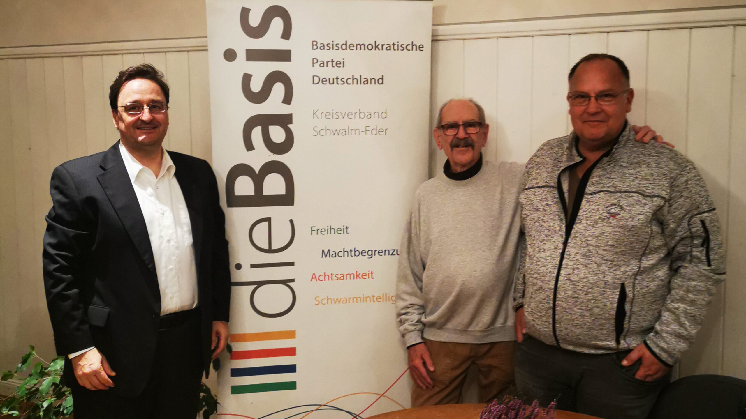 Rüdiger Schapner mit der neuen Doppelspitze des Kreisverbandes Schwalm-Eder Richard Fritsch und Stefan Götz